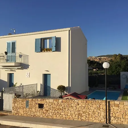 Semesterbostad Atena Baia Cornino *